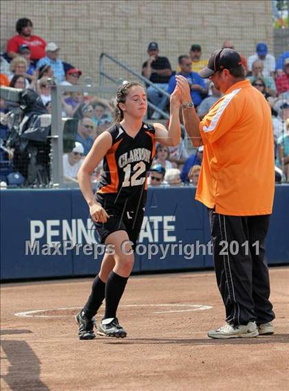 Thumbnail 2 in Minersville vs. Clarion Area (PIAA Class A Final) photogallery.