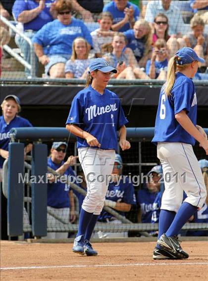 Thumbnail 1 in Minersville vs. Clarion Area (PIAA Class A Final) photogallery.