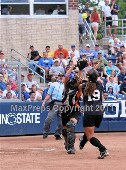Thumbnail 2 in Minersville vs. Clarion Area (PIAA Class A Final) photogallery.