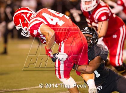 Thumbnail 3 in Servite vs. Mater Dei photogallery.
