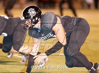 Thumbnail 3 in Servite vs. Mater Dei photogallery.