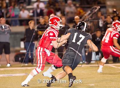 Thumbnail 3 in Servite vs. Mater Dei photogallery.