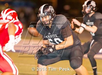 Thumbnail 2 in Servite vs. Mater Dei photogallery.