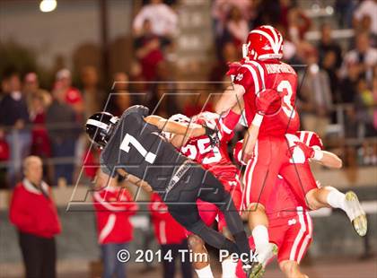 Thumbnail 1 in Servite vs. Mater Dei photogallery.