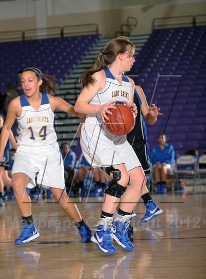 Thumbnail 2 in San Dimas vs. Dana Hills (MaxPreps Holiday Classic) photogallery.
