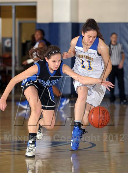Thumbnail 2 in San Dimas vs. Dana Hills (MaxPreps Holiday Classic) photogallery.