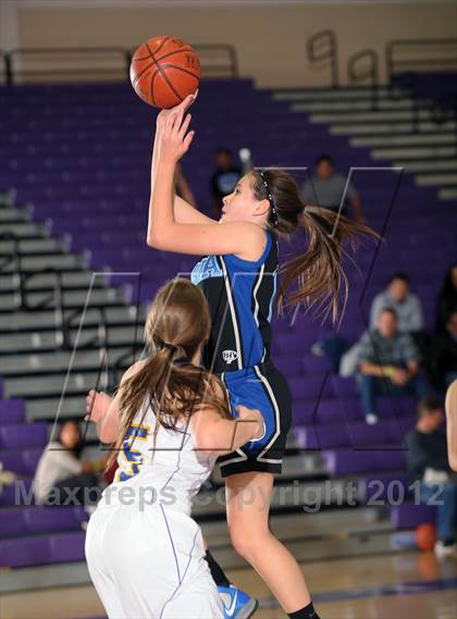 Thumbnail 1 in San Dimas vs. Dana Hills (MaxPreps Holiday Classic) photogallery.