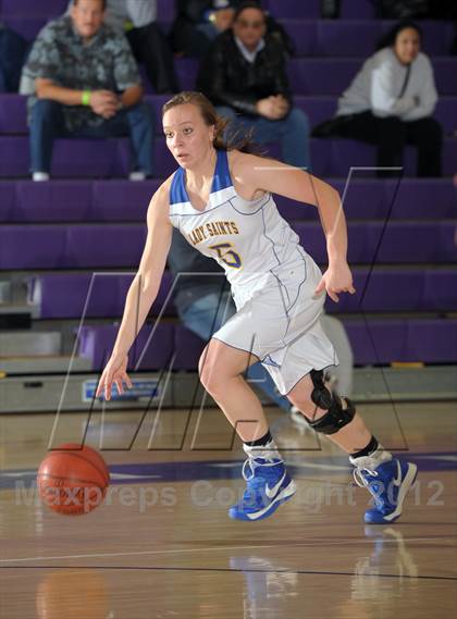 Thumbnail 2 in San Dimas vs. Dana Hills (MaxPreps Holiday Classic) photogallery.