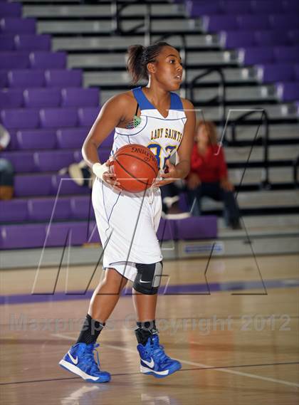 Thumbnail 1 in San Dimas vs. Dana Hills (MaxPreps Holiday Classic) photogallery.
