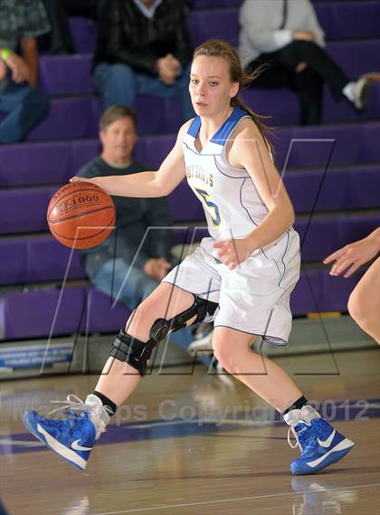 Thumbnail 1 in San Dimas vs. Dana Hills (MaxPreps Holiday Classic) photogallery.