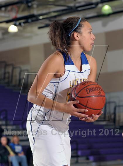 Thumbnail 3 in San Dimas vs. Dana Hills (MaxPreps Holiday Classic) photogallery.