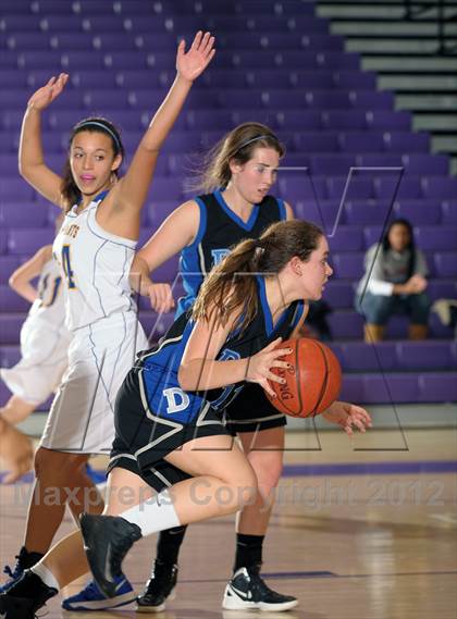 Thumbnail 2 in San Dimas vs. Dana Hills (MaxPreps Holiday Classic) photogallery.