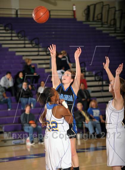 Thumbnail 2 in San Dimas vs. Dana Hills (MaxPreps Holiday Classic) photogallery.