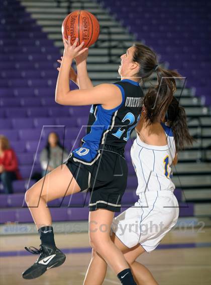 Thumbnail 2 in San Dimas vs. Dana Hills (MaxPreps Holiday Classic) photogallery.