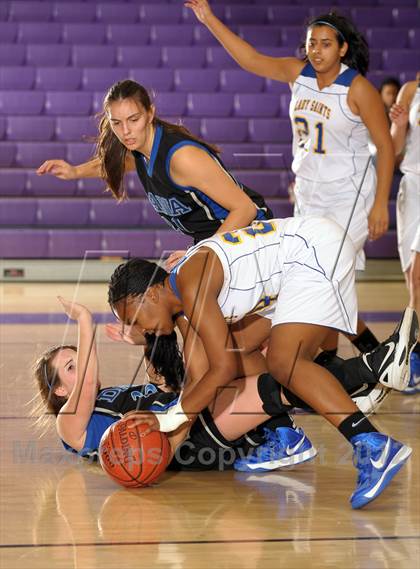 Thumbnail 3 in San Dimas vs. Dana Hills (MaxPreps Holiday Classic) photogallery.
