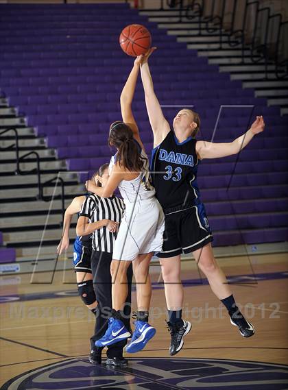 Thumbnail 2 in San Dimas vs. Dana Hills (MaxPreps Holiday Classic) photogallery.