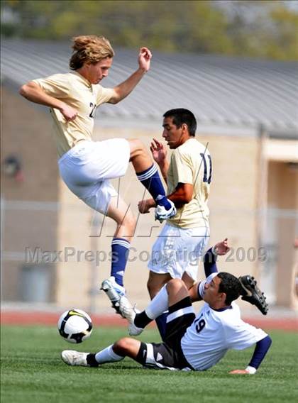 Thumbnail 1 in Salesian vs Mater Dei Catholic (CIF D3 SoCal Regional Final) photogallery.