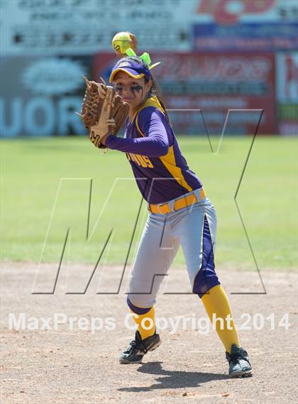 Thumbnail 1 in San Benito vs. Southwest (UIL 5A Regional Semifinal) photogallery.