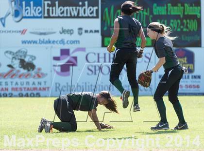 Thumbnail 3 in San Benito vs. Southwest (UIL 5A Regional Semifinal) photogallery.