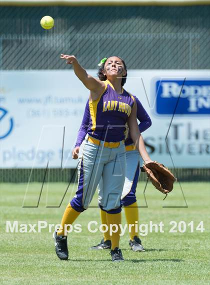 Thumbnail 1 in San Benito vs. Southwest (UIL 5A Regional Semifinal) photogallery.