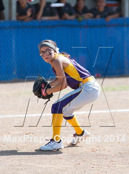 Thumbnail 1 in San Benito vs. Southwest (UIL 5A Regional Semifinal) photogallery.