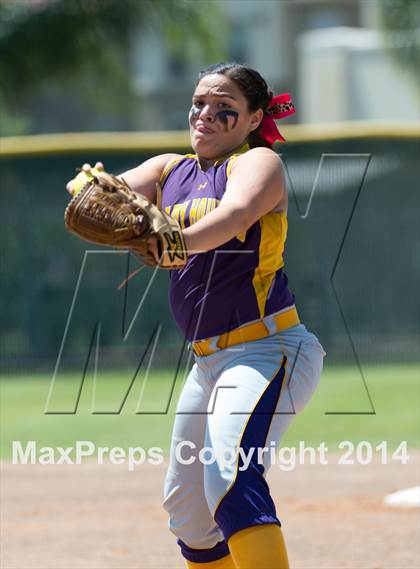 Thumbnail 1 in San Benito vs. Southwest (UIL 5A Regional Semifinal) photogallery.