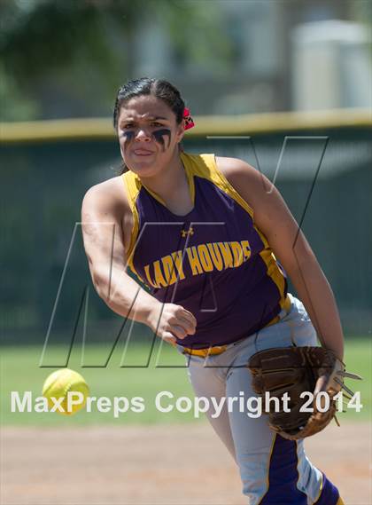 Thumbnail 3 in San Benito vs. Southwest (UIL 5A Regional Semifinal) photogallery.