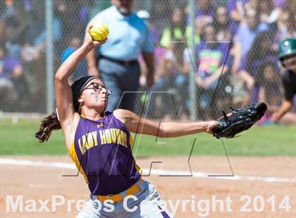 Thumbnail 3 in San Benito vs. Southwest (UIL 5A Regional Semifinal) photogallery.