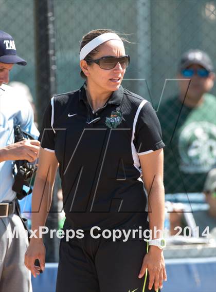 Thumbnail 3 in San Benito vs. Southwest (UIL 5A Regional Semifinal) photogallery.