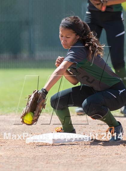 Thumbnail 2 in San Benito vs. Southwest (UIL 5A Regional Semifinal) photogallery.