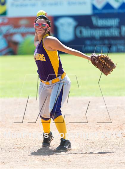 Thumbnail 2 in San Benito vs. Southwest (UIL 5A Regional Semifinal) photogallery.