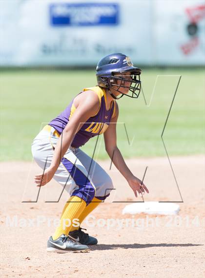 Thumbnail 1 in San Benito vs. Southwest (UIL 5A Regional Semifinal) photogallery.
