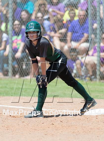 Thumbnail 3 in San Benito vs. Southwest (UIL 5A Regional Semifinal) photogallery.