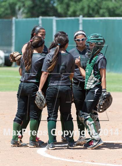 Thumbnail 3 in San Benito vs. Southwest (UIL 5A Regional Semifinal) photogallery.
