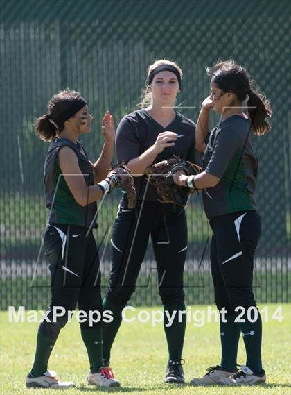 Thumbnail 3 in San Benito vs. Southwest (UIL 5A Regional Semifinal) photogallery.
