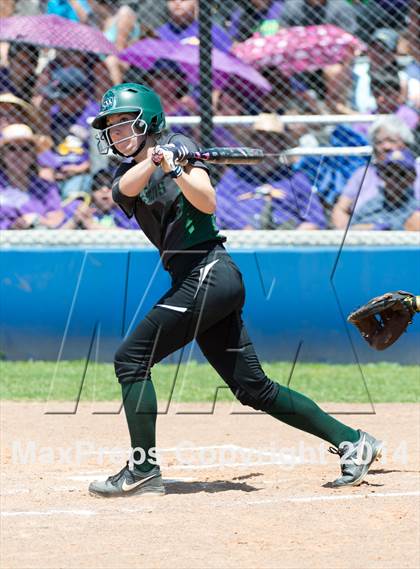 Thumbnail 3 in San Benito vs. Southwest (UIL 5A Regional Semifinal) photogallery.