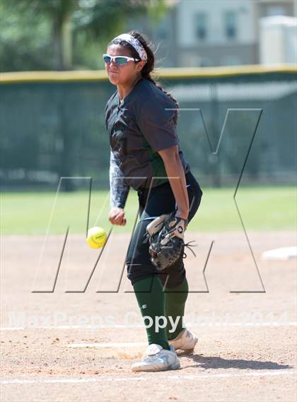 Thumbnail 3 in San Benito vs. Southwest (UIL 5A Regional Semifinal) photogallery.