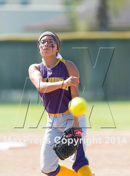 Thumbnail 2 in San Benito vs. Southwest (UIL 5A Regional Semifinal) photogallery.