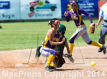 Thumbnail 3 in San Benito vs. Southwest (UIL 5A Regional Semifinal) photogallery.
