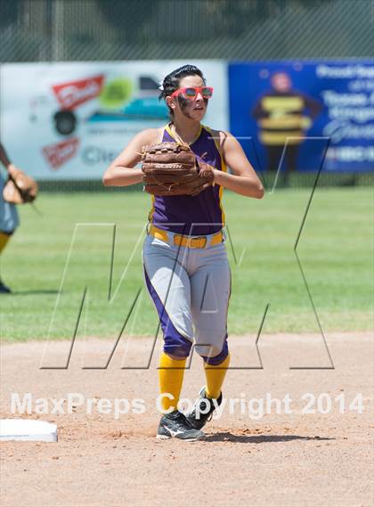 Thumbnail 2 in San Benito vs. Southwest (UIL 5A Regional Semifinal) photogallery.