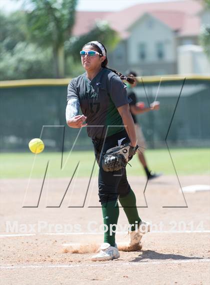 Thumbnail 2 in San Benito vs. Southwest (UIL 5A Regional Semifinal) photogallery.