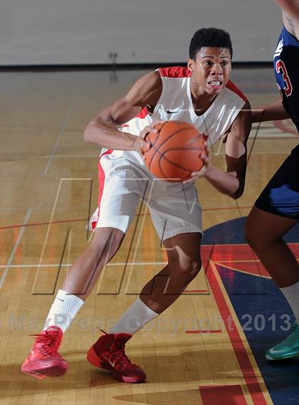 Thumbnail 3 in La Salle vs. Pasadena  (Rose City Roundball Classic) photogallery.