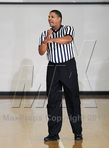 Thumbnail 1 in La Salle vs. Pasadena  (Rose City Roundball Classic) photogallery.