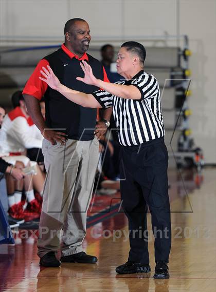 Thumbnail 2 in La Salle vs. Pasadena  (Rose City Roundball Classic) photogallery.