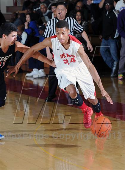Thumbnail 1 in La Salle vs. Pasadena  (Rose City Roundball Classic) photogallery.