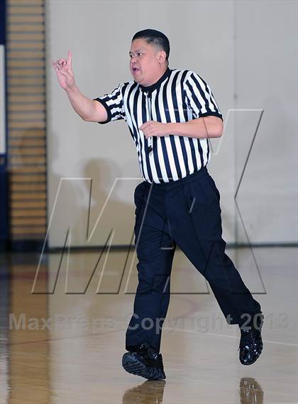 Thumbnail 2 in La Salle vs. Pasadena  (Rose City Roundball Classic) photogallery.