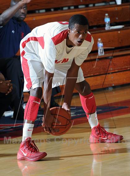 Thumbnail 1 in La Salle vs. Pasadena  (Rose City Roundball Classic) photogallery.