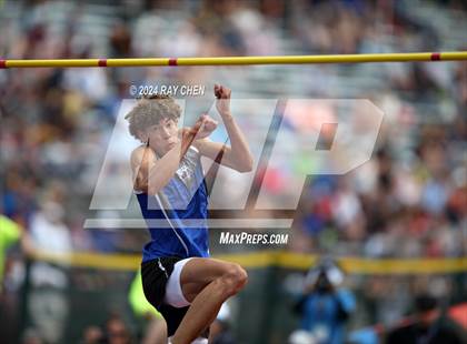 Thumbnail 2 in CHSAA State Championships (High Jump, w/ De Beque's Scottie Vines) photogallery.