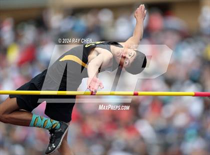 Thumbnail 2 in CHSAA State Championships (High Jump, w/ De Beque's Scottie Vines) photogallery.