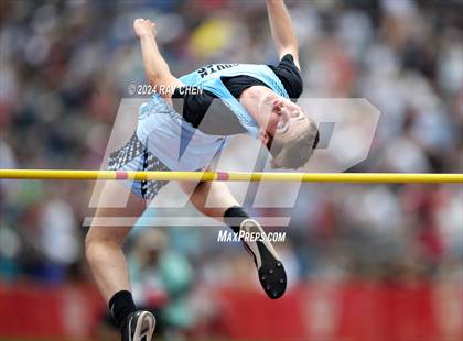Thumbnail 2 in CHSAA State Championships (High Jump, w/ De Beque's Scottie Vines) photogallery.